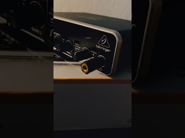 Vídeo relacionado con Behringer UMC22 2x2 USB Audio Interface, 48 kHz, with MIDAS-Designed Mic Preamplifier for Microphones and Instruments