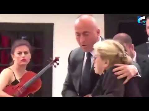 Sjellja e pahijshme e ramush Haradinaj me gruan qe po fliste ne foltore!