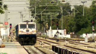 preview picture of video 'Ghazipur City Arrival : 15054 Lucknow - Chhapra Express'