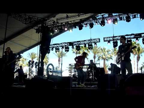 Black Lips - I Saw A Ghost (Lean) Live - Coachella 2012