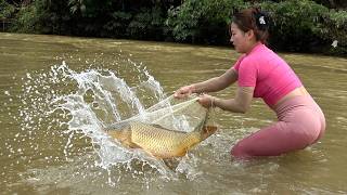 Fishing After a Heavy Rain, Used Bait to Lure Fish, Pulling Casting Nets, Catch Many Big Fish