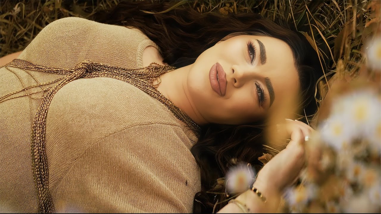 Carmen de la Salciua feat. What's UP - Frunza verde de gutui [videoclip oficial]