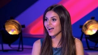 Victoria Justice puckers up for Mr Best...