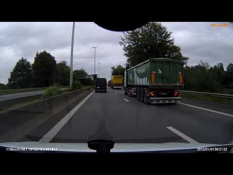 E313 richting Antwerpen .De brandende auto rijdt met hoge snelheid