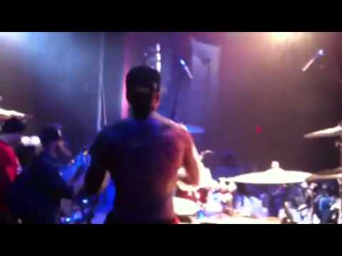 Ryan Stevenson and Waka Flocka - Round of Applause (Live)