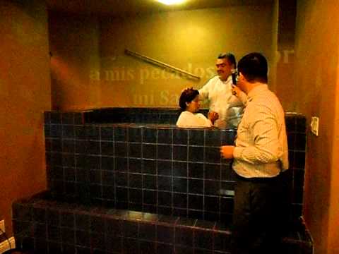 06 26 2011 Centro Familiar Cristiano South Gate Bautismo de Elisa Diaz Alcantar