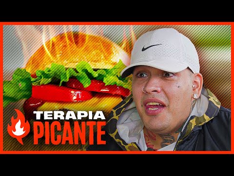 Callejero Fino No Hace Berretines Después de Probar Las Salsas Más Picantes Del Mundo