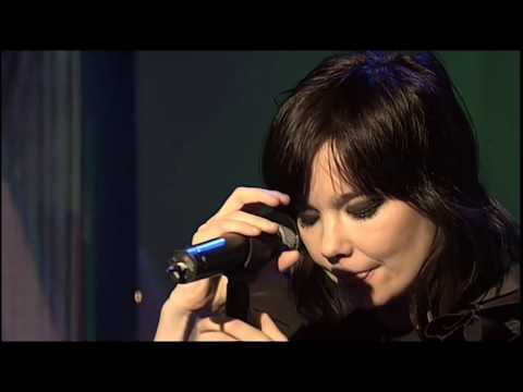 Björk - All Is Full Of Love - live at Grünspan Club, Hamburg (2002) HQ