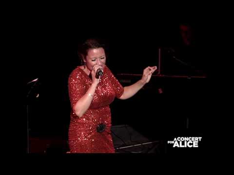 Niki Evans sings 'Feelin' Good'