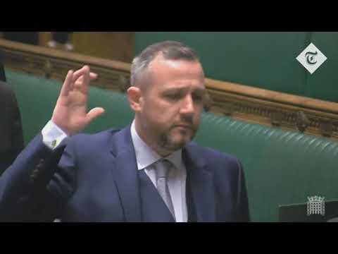 Scottish MP crosses fingers whilst taking parliamentary oath !!
