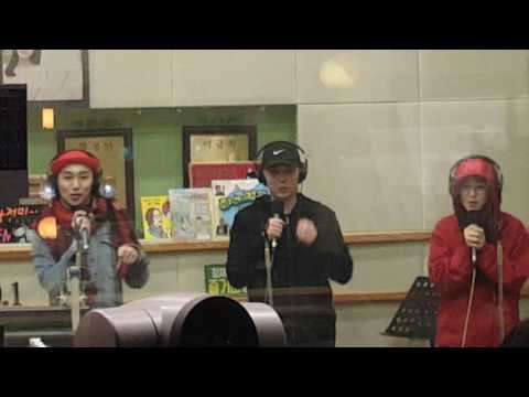 161115 DJ HONGKI SING AIRPLANE AT KISSTHERADIO