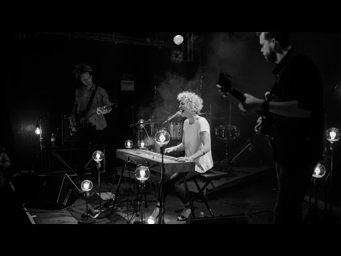 AMÉLIE JUNES - Colorblind (live)