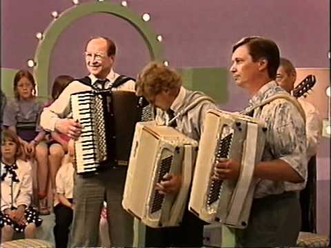 Seppo Hovi, Jaakko Salo ja Ari Oinonen - Metsäkukkia