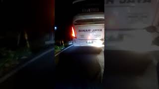 preview picture of video 'Bus sinjay kejar2ran vs bus ababil'