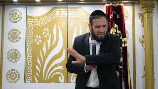 כמעט שדקר אותו... הרב דוד פריוף בסיפור מצמרר (הרב דוד פריוף) - התמונה מוצגת ישירות מתוך אתר האינטרנט יוטיוב. זכויות היוצרים בתמונה שייכות ליוצרה. קישור קרדיט למקור התוכן נמצא בתוך דף הסרטון