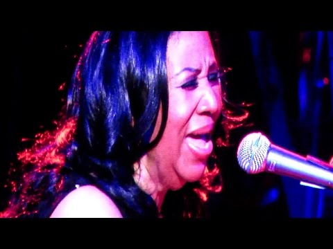 Aretha Franklin Bridge Over Troubled Water Live in Los Angeles
