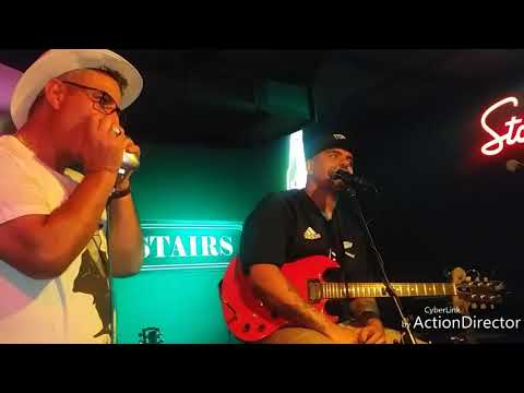 Little Red Rooster ( cover ) Othman Wahabi on slide guitar / Casablanca kid on blues harp.