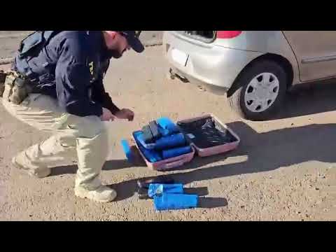 PRF apreende cerca de 25 quilos de maconha e haxixe em carro de aplicativo em Erechim