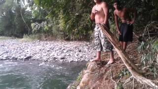 preview picture of video 'En el rio de guacimo costa rica!!!!'