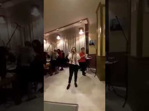 Cosmina Cocoș ( pleaca tineri in straini )