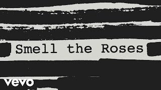 Musik-Video-Miniaturansicht zu Smell the Roses Songtext von Roger Waters