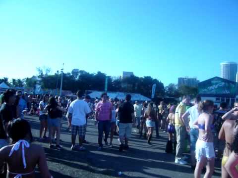 360 of crowd at Ultra 2010