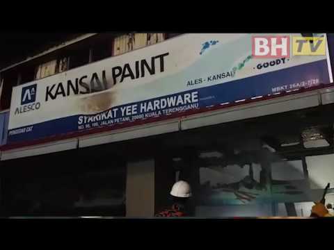 13 kedai, rumah terbakar