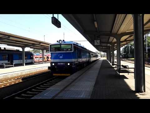 Brejlovec 754 040 na Os 3134 směr Ostrava hln. ve stanici Ostrava-Kunčice