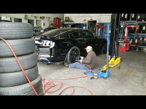 Mickey Thompson Street Comp Tire - 305/35R20
