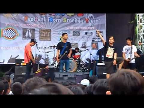 TFT - Hariku Harimu [Live at SMKN 2, Surabaya | 03.02.2013]