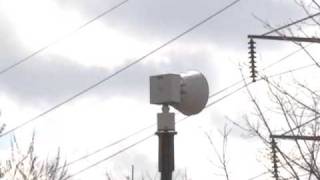 preview picture of video 'Farmington, MI Cloverdale School Federal Signal 2001-SRNB Tornado Siren Test April 1st, 2009'