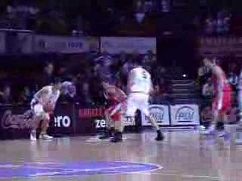 05 15-01-08 BCO-Nymburk - Sam Van Rossom met een snelle lay-