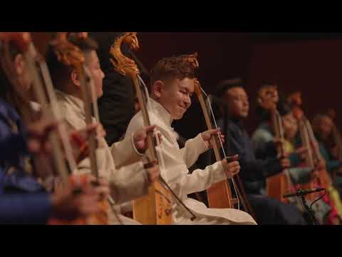 The most famous piece for the Morin Khuur 马头琴 - "Ten Thousand Horses Galloping 万马奔腾"