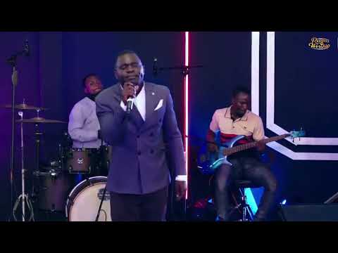 Worship moment with AP Jonathan Babara mulungi at glorious church bunamwaya.