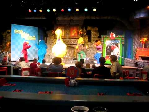 Rowan sees Elmo on Stage