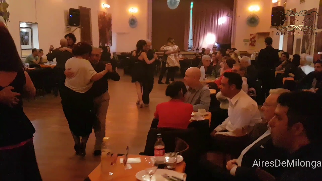 Así bailaron una rápida milonga la pareja de Tango show. baile social, Ella turca