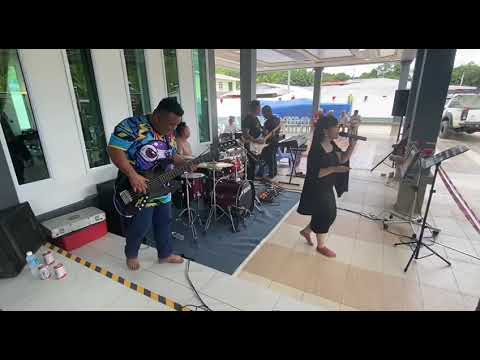 Emperian wai bula enggai 2024 live Phoebe Chloe ft Emperor Pluz Band 2024.