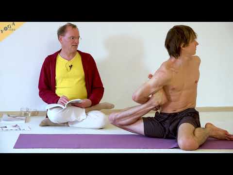 Yogi-Stab-Haltung - Stab-Pose --Haltung des Stockes mit Fuß unter Achselhöhle - Yoga Asana Lexikon