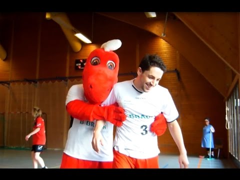 Henner und Hennerchen beim Spiel der MT Elite gegen die MT Melsungen II