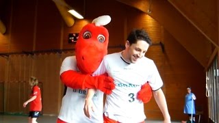 Henner und Hennerchen beim Spiel der MT Elite gegen die MT Melsungen II