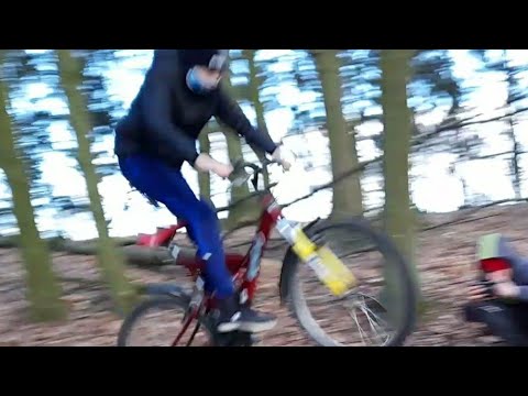 Enduro Ulnowo pierwsze chopki w lesie.