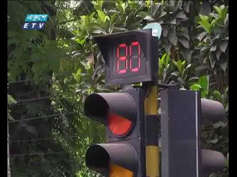 রাস্তার সংকেত বাতি কাজে না,  খরচ হচ্ছে বিদ্যুৎ