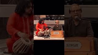 Download lagu Vicky Khan Live Performance. mp3
