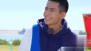 Download lagu 张哲瀚被发小宠上天了！这应该就是兄弟情 寸头太可爱了！ Zhang Zhehan & His Best Friends Who Always Pamper Him. So great! mp3