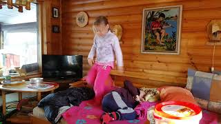 Dancing twins #Keinutaan #kaksoset #joujou #räppingtwins