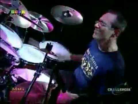 Vinnie Colaiuta and Abe Laboriel trade eights over a smooth jazz samba (Music From Heaven, Rome '03)
