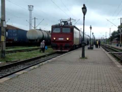 P5606 & P5563 pleaca/sosesc din/in statia Suceava - 11.06.2011