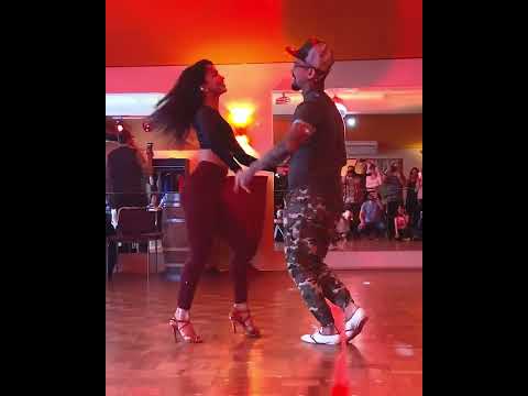 Adrián y Anita bailan Salsa en Hannover