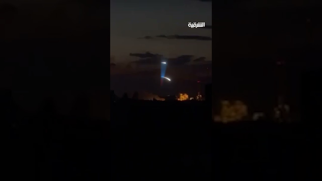 فيديو | سقوط بقايا طائرة مسيرة إثر اعتراضها من قبل دفاعات التحالف الدولي في حي سكني وسط أربيل