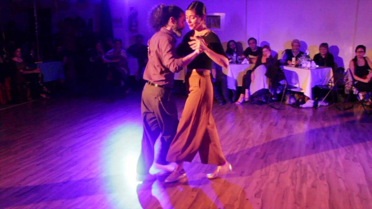 Dos Orillas Práctica de Tango, bailan Katrin Urwitz y Jorge Frias (3/3)